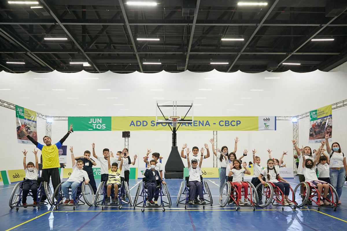Estudantes da periferia de São Paulo conhecem na prática o que aprendem na escola sobre inclusão social
